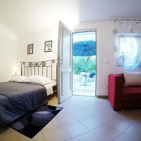 Studio Apartment Adriana Porec Esterno foto