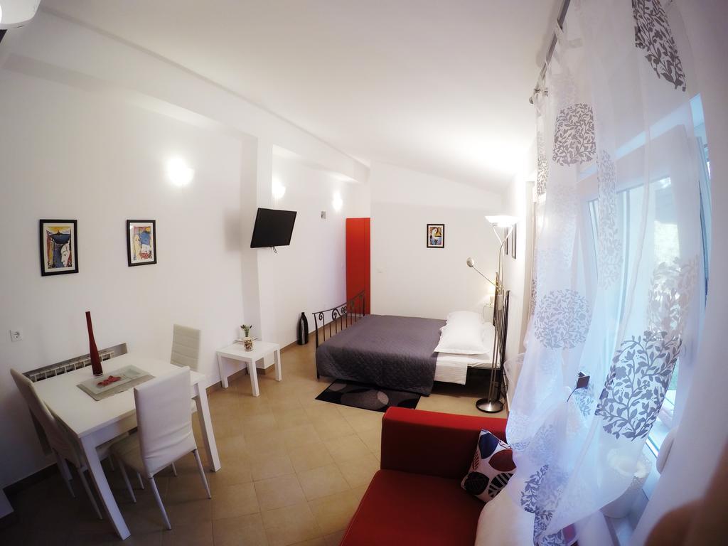 Studio Apartment Adriana Porec Esterno foto